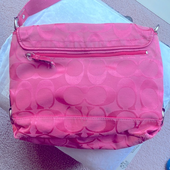 Coach, cross body, large size and in beautiful pink, messenger handbag. - Picture 5 of 15
